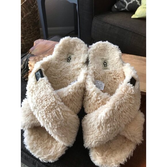 UGG Fuzz Sugar Cross in Cream size 11 Slide/Sandals - Picture 7 of 9